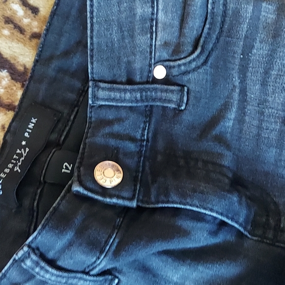 SALE‼️ Jeans & Sweatshirt BUNDLE - Picture 7 of 9